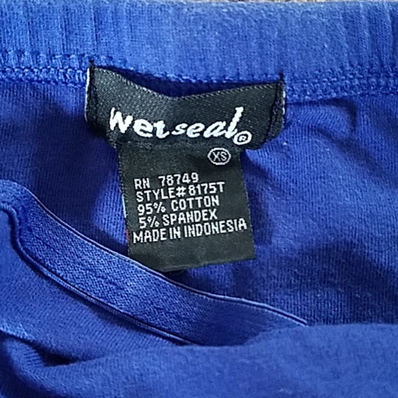 Tops - Picture 2 of 4